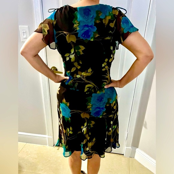 Scarlett Women V Neck ,Short Sleeve Dress size :6 Brown & Flower Print Color - Picture 2 of 9